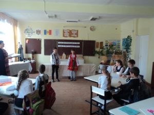 Activitate transdisciplinară ”Multe lucruri le pot face două mâini dacă-s dibace” desfășurată la 24.02.2017 în clasa a III-a, ghidați de învățătoarea Ivasenco Despina.