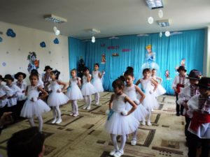 20.12.2017 Serbare de Crăciun în grupa pregătitoare. Educator: Țuțuianu Angela