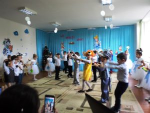 21.12.2017 Serbare de Crăciun în grupa mare. Educator: Țațu Larisa. Conducător muzical: Fedosova Oxana