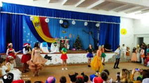 22.12.2017 Carnaval pentru clasele primare. Consiliul elevilor a fost BRAVOOOO și de data aceasta !!!!