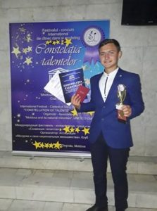 21.10.2018 Elevul nostru, Vlad Fedosov, este câștigătorul Festivalului-concurs internațional de muzică, dans și modeling ”Constelația talentelor” . Din cei 600 de participanți Vlad s-a învrednicit de locul III și  premiul special din partea juriului – una din cele 10 medalii.  Felicitări !!! Bravo, Vlad !!!