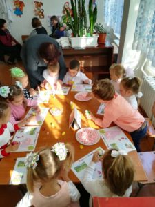 11.10.2018 oră publică în grupa medie cu subiectul ”Cearta fructelor și legumelor de toamnă” Educator : Novițchi Rita