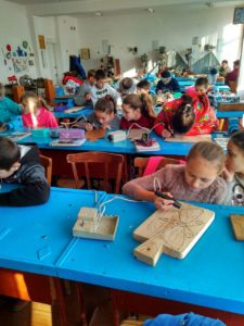 03.12.2018 oră publică în clasa a 5-a la educația tehnologică cu subiectul ”Tehnologii de prelucrare artistică a lemnului”, profesor Baurciulu Iacob