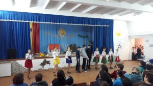 Astăzi, 29.11.2019, a avut loc un eveniment mai deosebit întitulat „Școala părinților”, unde s-a abordat tema „Gadgeturi – avantaje și dezavantaje”, urmat de un mic concert, prezentat de elevii noștri.