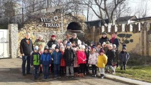 13.01.2020, în costumație diferită, picii din grădiniță au poprnit cu Capra, însoțită de urături, colinde și sunete de clopoței.
