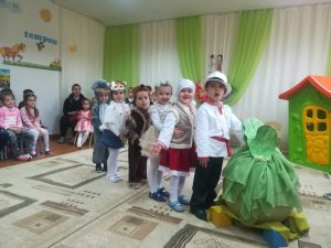 24.10.2019 „Ridichea uriasă” – un spectacol feeric prezentat de grupa medie „Deceluși”.