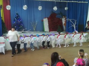 27.12.2019, picii din grădiniță au sărbătorit Carnavalul de Anul Nou. La finele sărbătorii s-au ales cu mai multe cadouri, câte unul dintre care a fost oferit de firma Chateau Cristi, cărora le aducem sincere mulțumiri!!!