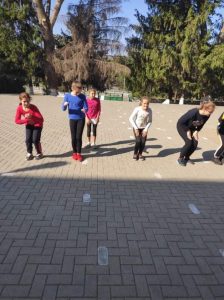 Elevii cu CES sunt acceptați în echipele lor de către colegi la activitatea ,,Starturi vesele,,organizată cu ocazia Zilei sănătății,,  02.10.2020