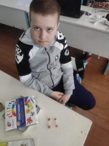 La ora de matematică ,elevii nu CES au realizat figuri geometrice cu ajutorul bețișoarelor și a plastilinei. 14.05.2021