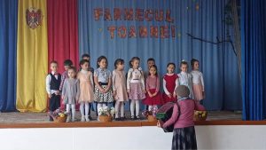 La data de , 19.11.2021, a avut loc activitatea extracurriculara „Farmecul toamnei”, care s-a desfășurat între două cicluri de ce învățământ – primar și preșcolar. Bravo, învățători!! Bravo, educatori și Dna conducător muzical!! Bravo, Dna bibliotecara Pikul Vera!!!