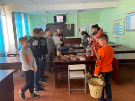 Hramul Instituției Publice Gimnaziul – grădiniță ”Igor Crețu” – Sfânta Parascheva, rămâne a fi o sărbătoare deosebit de frumoasă pentru toți. Un prilej de bucurieși un motiv de a ne transmite unul altuia gânduri bune și urări de sănătate. Este o  tradiție pe care o respectăm cu multă credință și o desfășurăm la sfârșitul lunii octombrie a fiecărui an. Sfânta Parascheva să ne fie ocrotitoarea de toate primejdiile. La mulți ani!