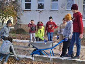 În perioada lunilor octombrie – noiembrie 2022 s-au desfășurat diverse activități de solubrizare în cadrul Bilunarului ecologic conform planului elaborat. Elevii gimnaziului și diriginții au fost incadrați în mod util pentru prosperarea curții instituției. Le aducem mulțumiri tuturor pentru implicare.