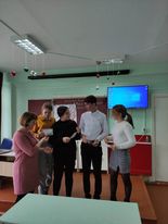 La finele primului semestru, la data de 16.12.2022 s-a desfășurat în clasa a IX-a o activitate extracurriculară, extraordinar de plăcută, cu genericul ”Singur în fața dragostei” organizată de către profesoarea de limba și literatura română – Alexandrov Liudmila.