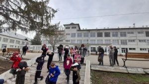 În perioada 01.03.23 – 03.03.23, în IP Gimnaziul – grădiniță ”Igor Crețu” s-a desfășurat instruirea teoretico – practic cu utilizarea prevederilor în caz de cutremur și simularea acesteia și conform ”Ghidului de comportament al elevilor în caz de cutremur” Responsabili fiind toți educatorii grupelor și diriginții claselor.