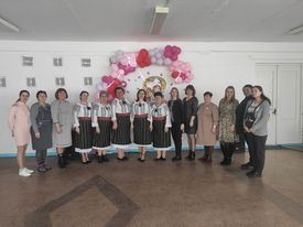În primele zile ale primăverii, iar mai cu seamă,  în ziua de 8 Martie, le urăm   celor mai adorabile ființe femenine, o sărbătoare cât mai frumoasă cu soare, fericire și toată dragostea prinsă într-un splendid buchețel de ghiocei. Cu acest prilej, în cinstea lor, elevii și copiii din instituție le-au desfășurat matiinee și sărbători dedicate mamelor.