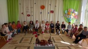 În ultima zi al lunii aprilie s-a evidențiat prin desfășurarea activității extracurriculare ”Pâinea  gustoasă,din cuptor scoasă! ”, în grupa pregătitoare ”Buburuza” de către educator – Novițcaia Rita.
