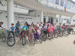 Pentru ”Starea de bine” a elevilor din treapta primară, la data de 26.05.23, s-au desfășurat ”Starturi vesele” iar pentru ceilalți elevi doritori de a participa la cursa ”Ciclism” – fiind organizată de către profesoarea de educație fizică – Sizov Tatiana.