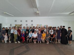 În spatele fiecărui om bogat sau sărac, celebru sau nu, se află un dascăl, care ne sculptează caracterul, personalitatea  și sufletul fiecăruia. Cu prilejul zilei Mondiale a lucrătorului în Educație, elevii clasei a IX-a în frunte cu Dna Florea Luminița – diriginte și Dna Rașcenco Angela – DAE, au organizat și desfășurat o  activitate de suflet dedicată tuturor angajaților din IP Gimnaziul – grădiniță ”Igor Crețu”, cărora le dorim realizări frumoase, bunăstare, răbdare și putere în munca asiduă de zi cu zi! La mulți Ani!