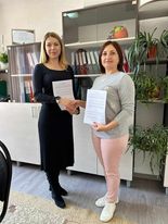 Veste bună. Am semnat un acord de parteneriat în urma căruia va fi implementat proiectul „Eco friendly”. 30 de elevi din instituție vor beneficia de instruiri, iar la final va fi instalată parcare pentru biciclete și plantată o zonă verde cu arbori sau flori.