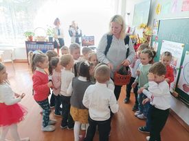 La data de 27.10.23, în cadrul instituției în legătură cu Ziua ușilor deschise, educatorul din grupa mare ”Fluturași” – Todorov Laura, a prezentat o activitate de suflet ”Viile – bogățiile Moldovei”