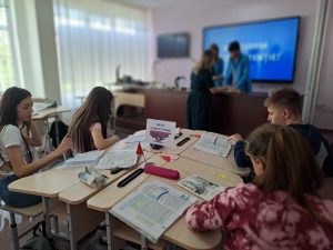 O activitate utilă și captivantă s-a desfășurat la data de 15.04.2024, în cadrul lecției publice de chimie în clasa a VIII-a, în baza subiectului actual ”Apa este viața”, fiind bine structurat și organizat, atât de elevi, cât și de profesoarea Cravcenco Olga. Elevii au prezentat informații prin intermediul prezentărilor și au participat la desfășurarea unor experimente ce țin de viața cotidiană.